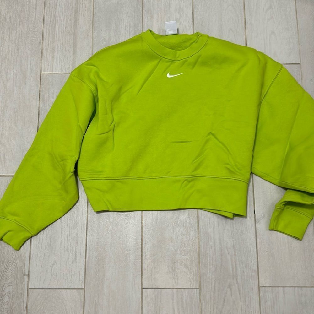 New XS Nike green pullover crew